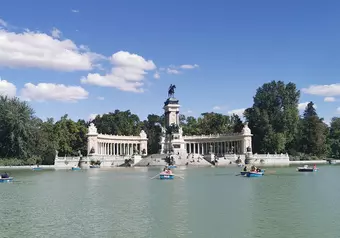 Lago en el Parque del Retiro Madrid