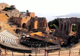 Escenario de Historia: Descubre la Belleza Ancestral del Teatro Antico en Taormina._galeria_9876