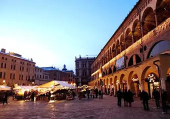Piazza delle Erbe: Un Festín para los Sentidos en el Corazón de Padua._galeria_6325