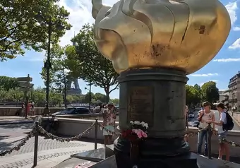 Flame de la Liberté 2
