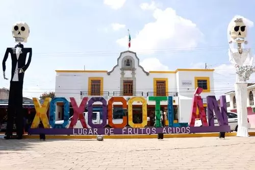 City Tour through Oaxaca and visit to a Pantheon