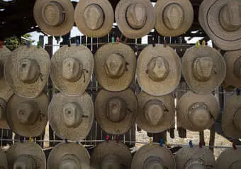 Barrancas del Cobre - El Fuerte Artesanias sombreros